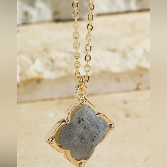 Labradorite Clover Necklace - Picture 1 of 2